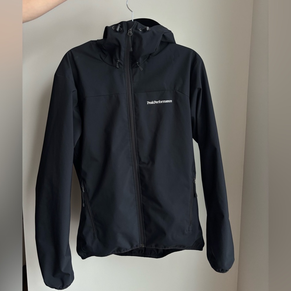 Peak Performance windshell jacket
Size M
Great condition
